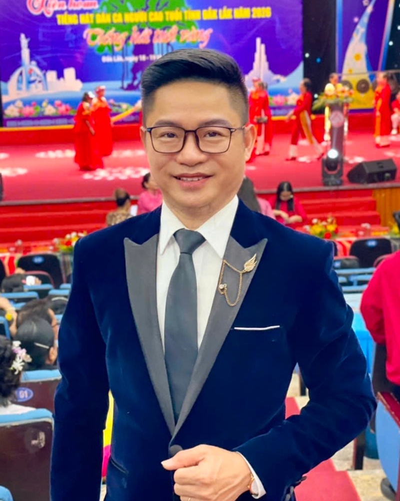 Nguyễn Thanh Long — Chuyên gia Đào tạo Kỹ năng Giao tiếp & Thuyết trình