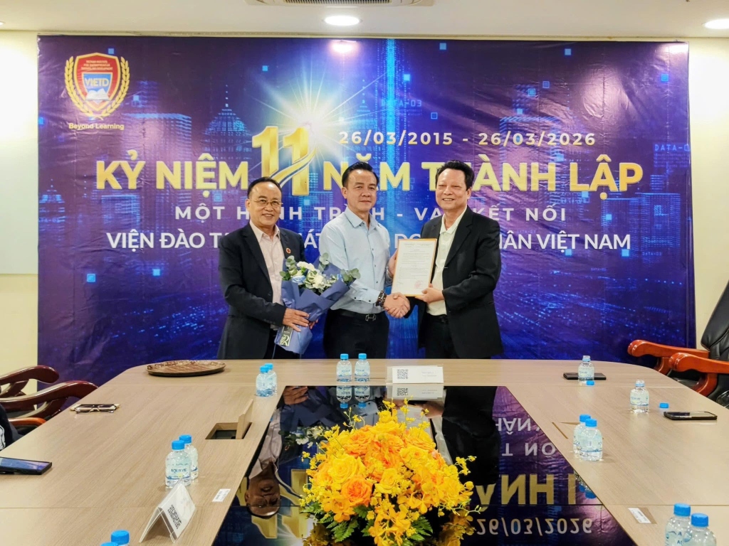 Đội ngũ lãnh đạo và doanh nhân trong hoạt động kết nối của VIETD